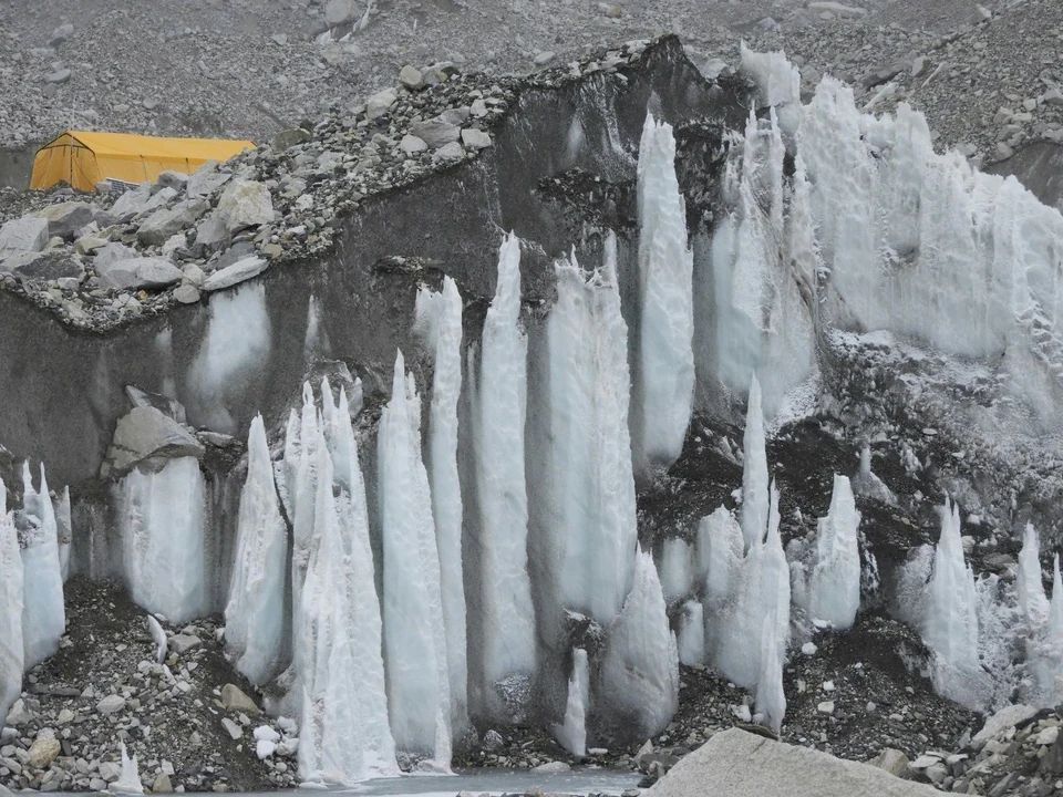 Everest climbing season ends: the challenge of zero fatalities and regenerative tourism