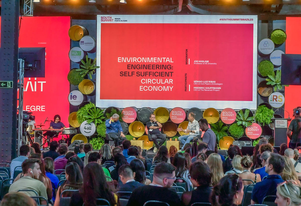 Palestra Environmental Engineering: Self Sufficient Circular Economy, com Joe Haslam, Sérgio Luiz Ribas e Frédéric Kauffmann na Arena Stage do South Summit 2023. FOTO: Wesley Santos/ Agencia Preview